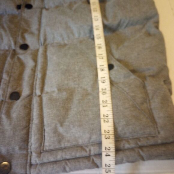Old Navy puffer vest with zipper and button closure and hidden pocket - Picture 6 of 8